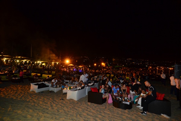 Edde Sands BBQ Pieds Dans Leau